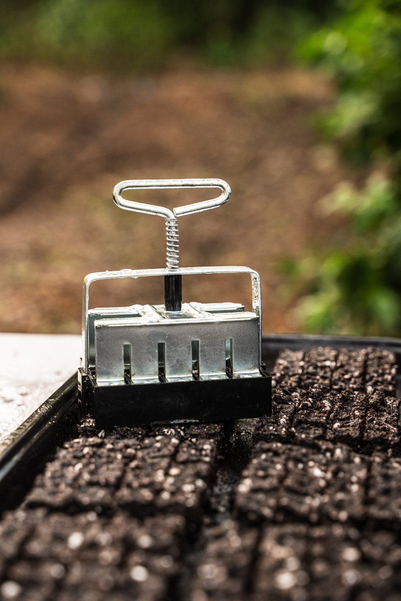 Mini soil blocker
